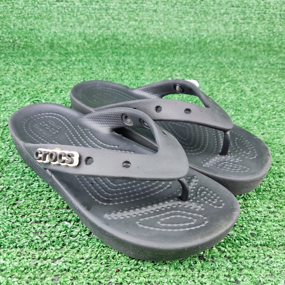 Crocs Flip Flops Womens Size 5 Black Platform Kadee II Logo Charm Sandals
